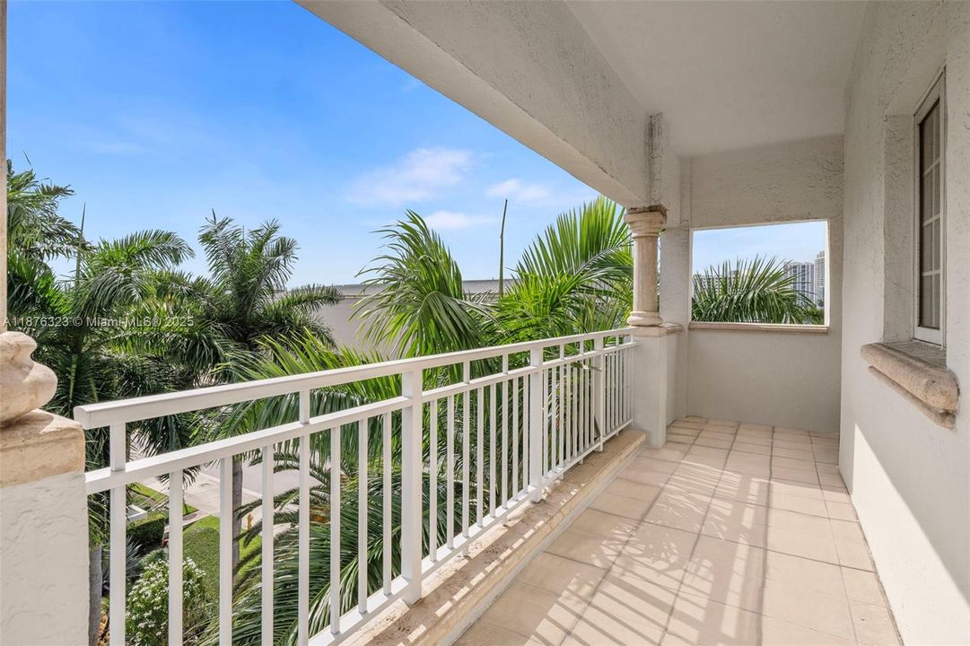 For Sale: $2,579,000 (4 beds, 4 baths, 2790 Square Feet)