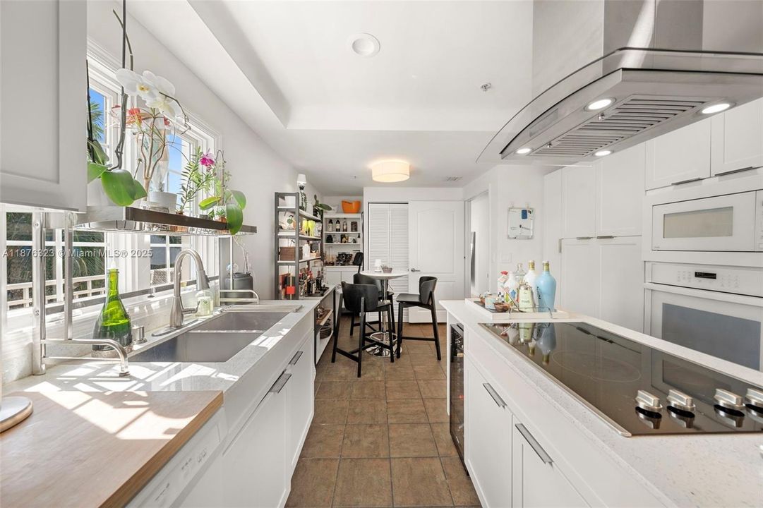 For Sale: $2,579,000 (4 beds, 4 baths, 2790 Square Feet)