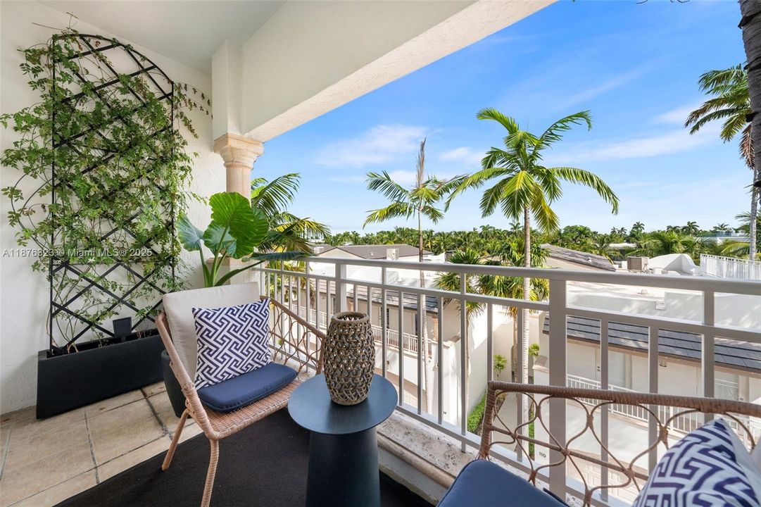 For Sale: $2,579,000 (4 beds, 4 baths, 2790 Square Feet)