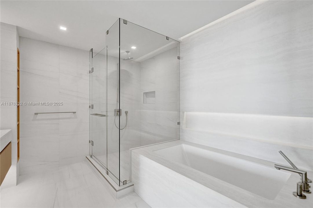 В аренду: $21,900 (3 спален, 3 ванн, 0 Квадратных фут)