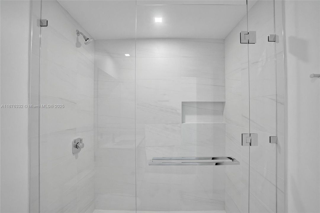 В аренду: $21,900 (3 спален, 3 ванн, 0 Квадратных фут)