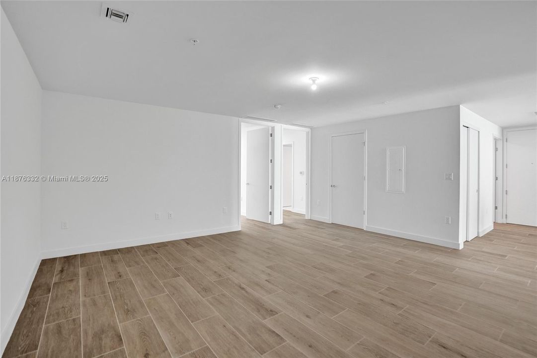 В аренду: $21,900 (3 спален, 3 ванн, 0 Квадратных фут)