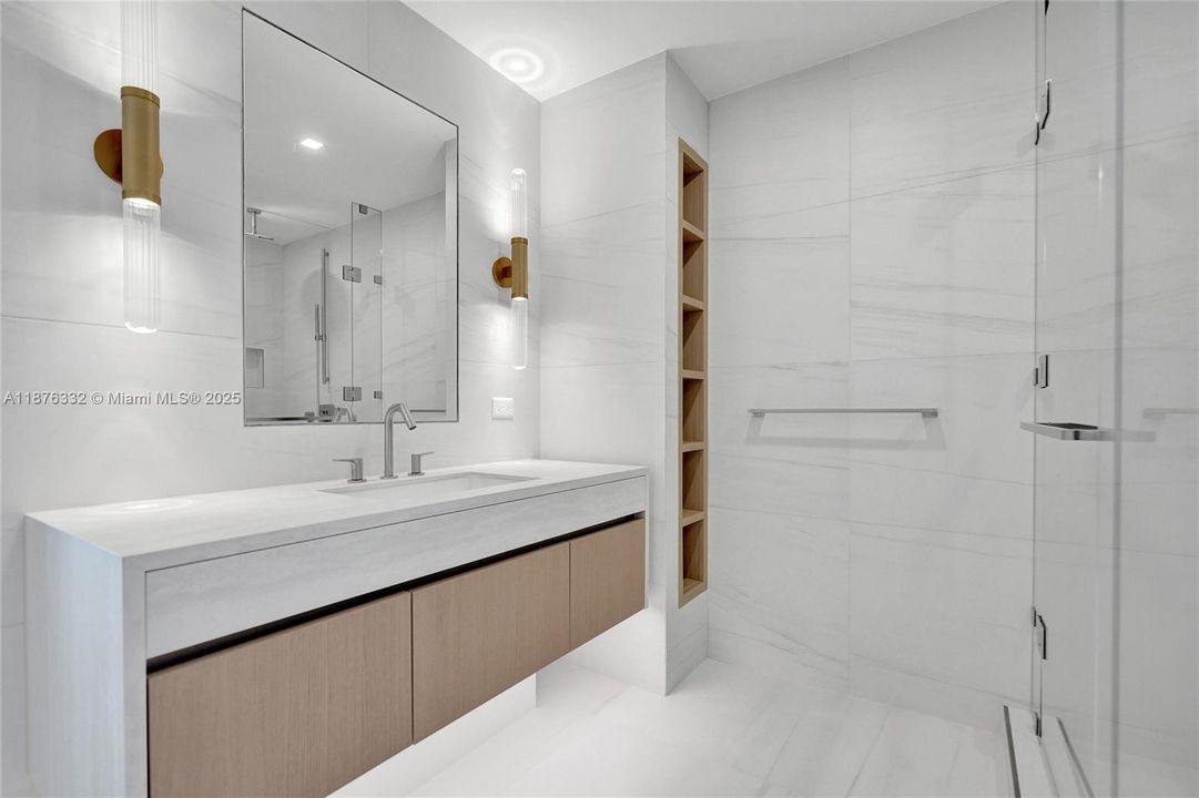 В аренду: $21,900 (3 спален, 3 ванн, 0 Квадратных фут)