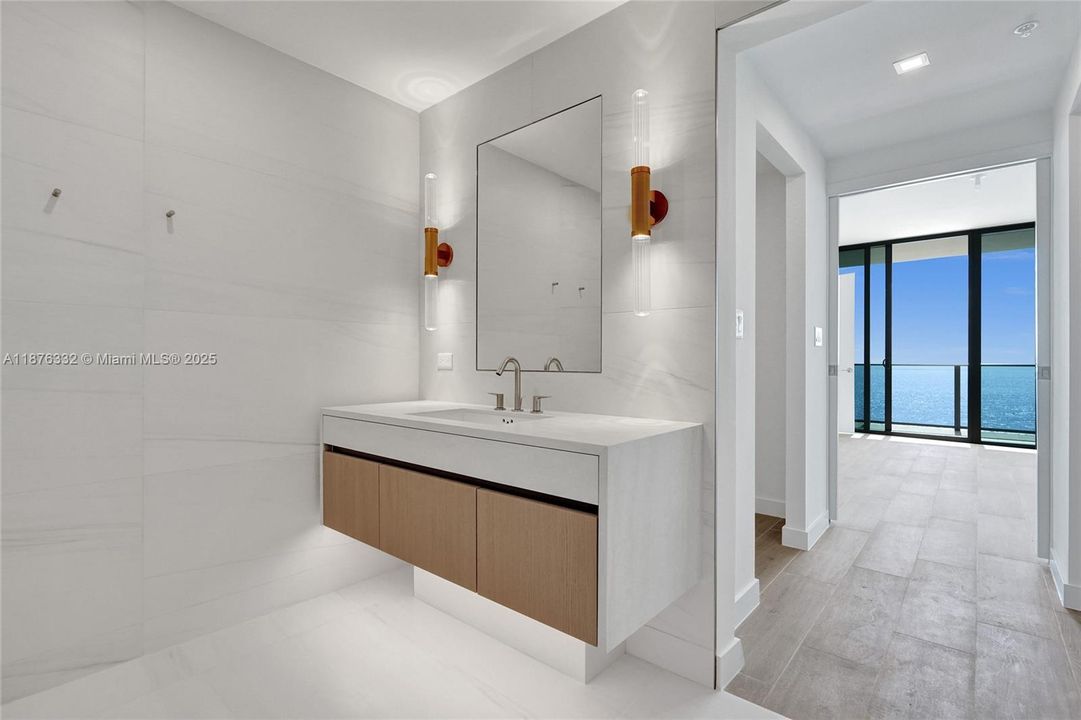 В аренду: $21,900 (3 спален, 3 ванн, 0 Квадратных фут)