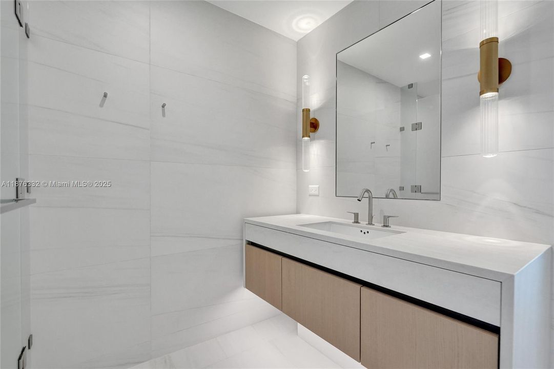 В аренду: $21,900 (3 спален, 3 ванн, 0 Квадратных фут)