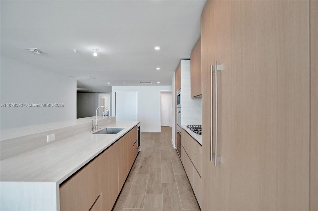 В аренду: $21,900 (3 спален, 3 ванн, 0 Квадратных фут)