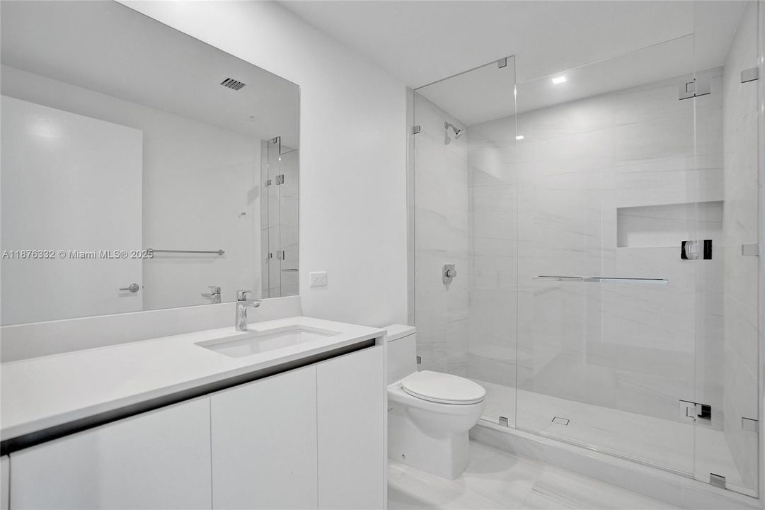 В аренду: $21,900 (3 спален, 3 ванн, 0 Квадратных фут)