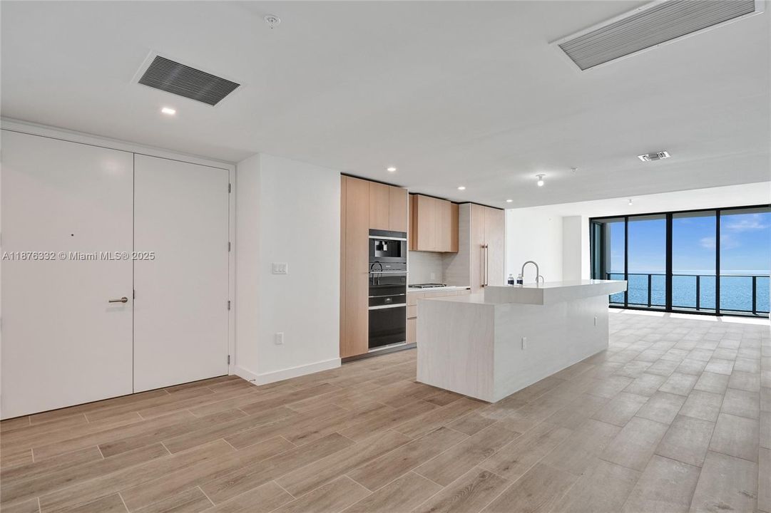 В аренду: $21,900 (3 спален, 3 ванн, 0 Квадратных фут)