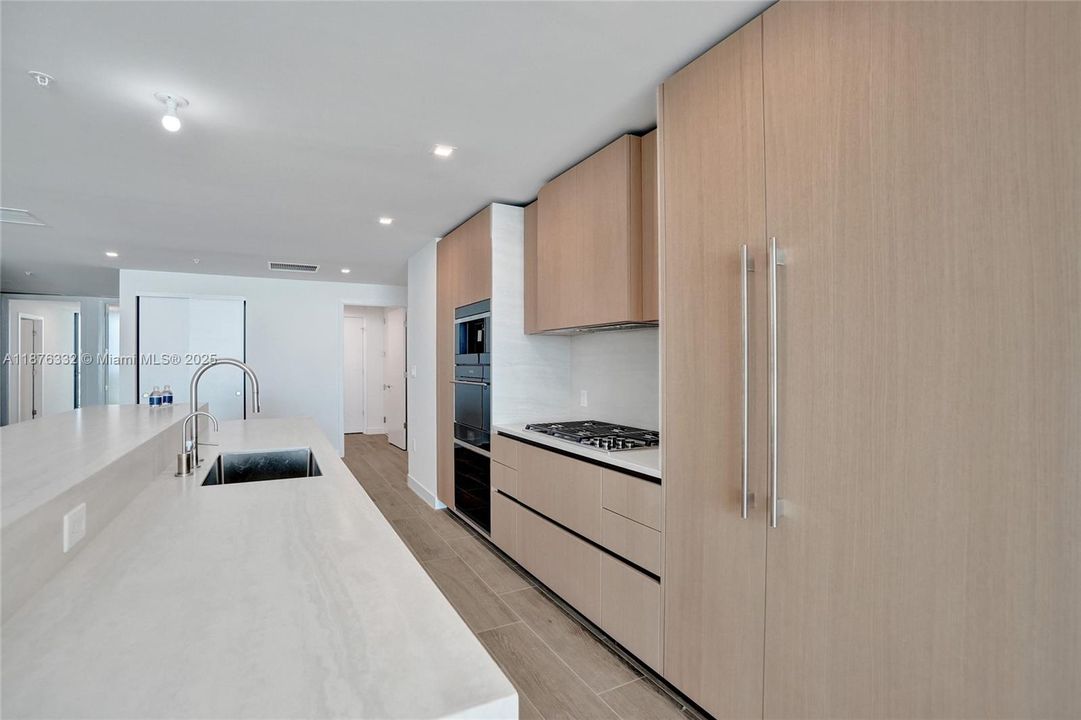 В аренду: $21,900 (3 спален, 3 ванн, 0 Квадратных фут)