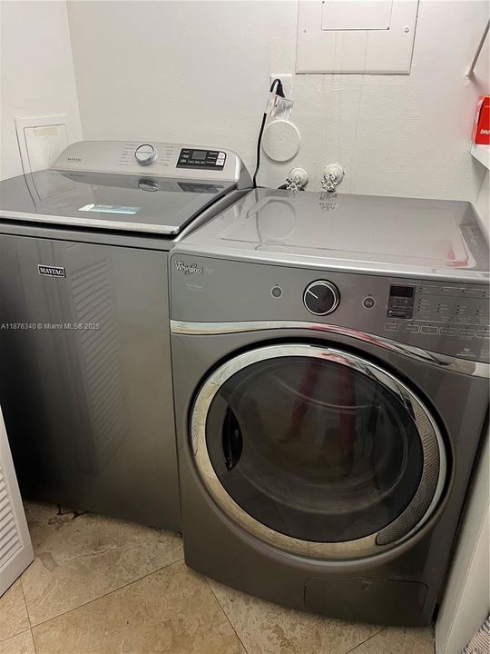 Active With Contract: $8,300 (2 beds, 2 baths, 1875 Square Feet)