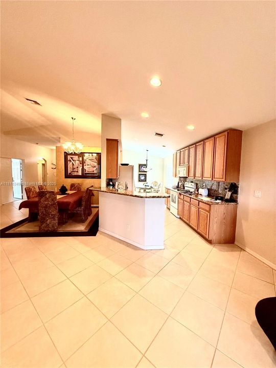 最近售出: $395,000 (3 贝兹, 2 浴室, 1871 平方英尺)