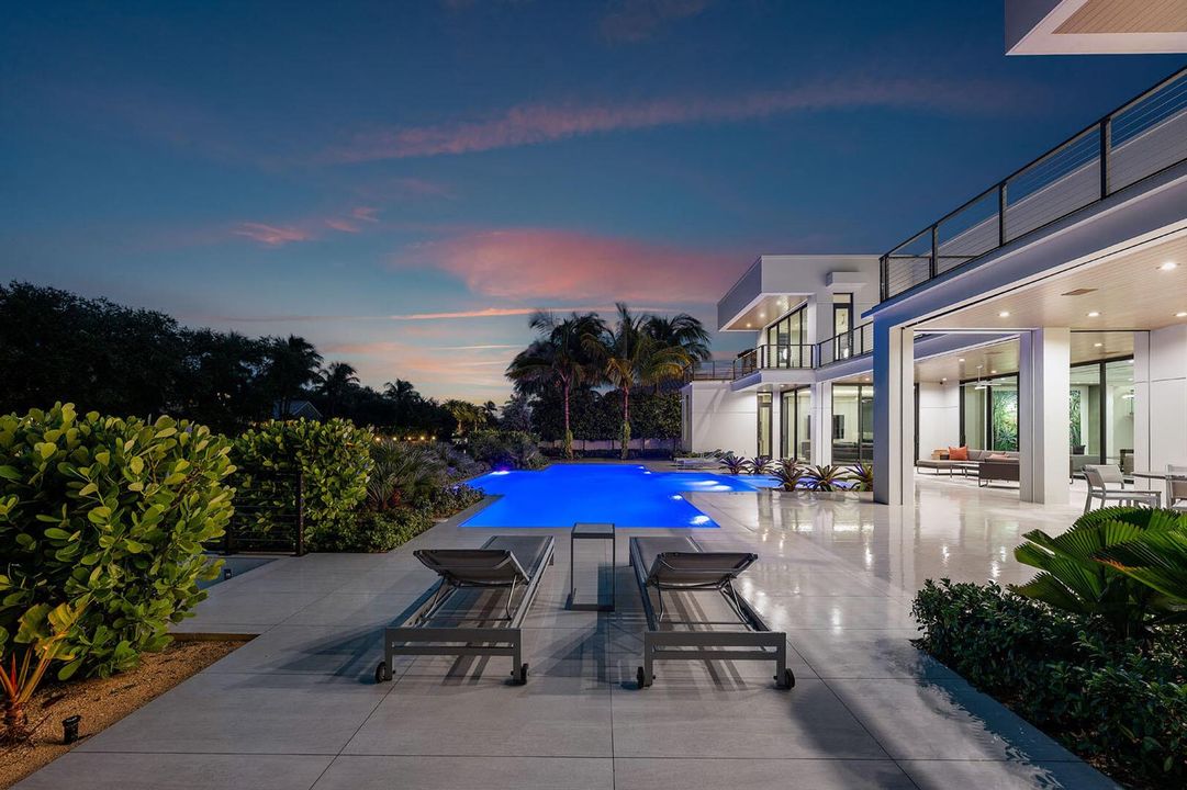 175_Alexander_Palm_Road_Dusk_12