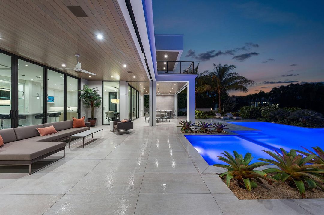 175_Alexander_Palm_Road_Dusk_09