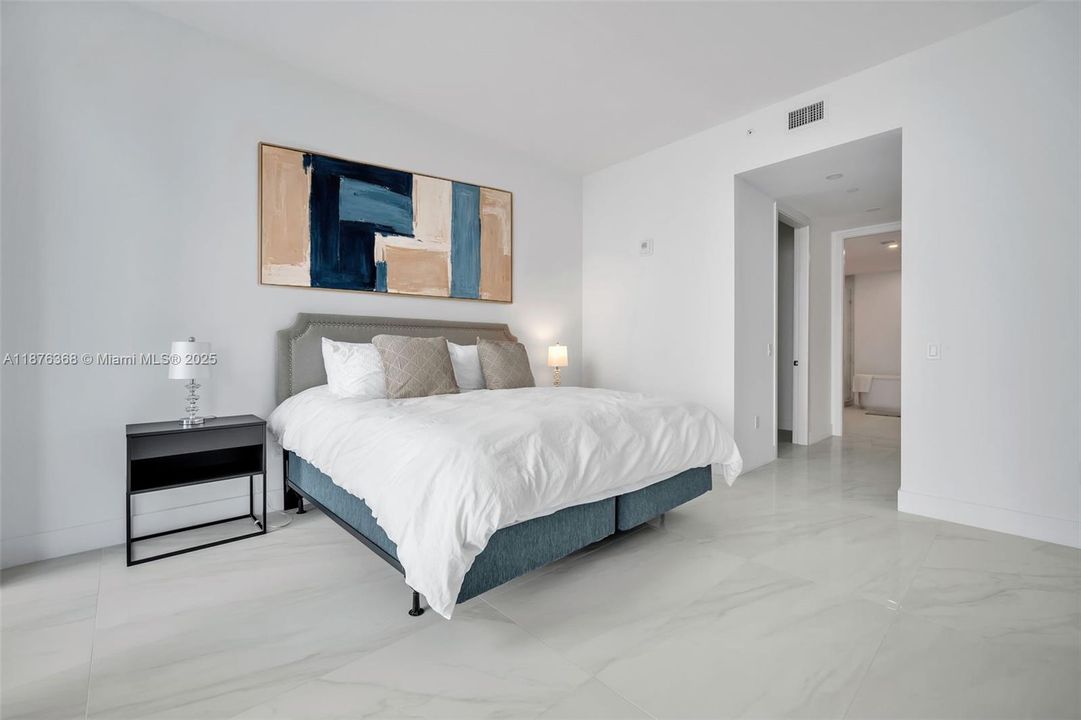 For Sale: $1,425,000 (2 beds, 2 baths, 1361 Square Feet)