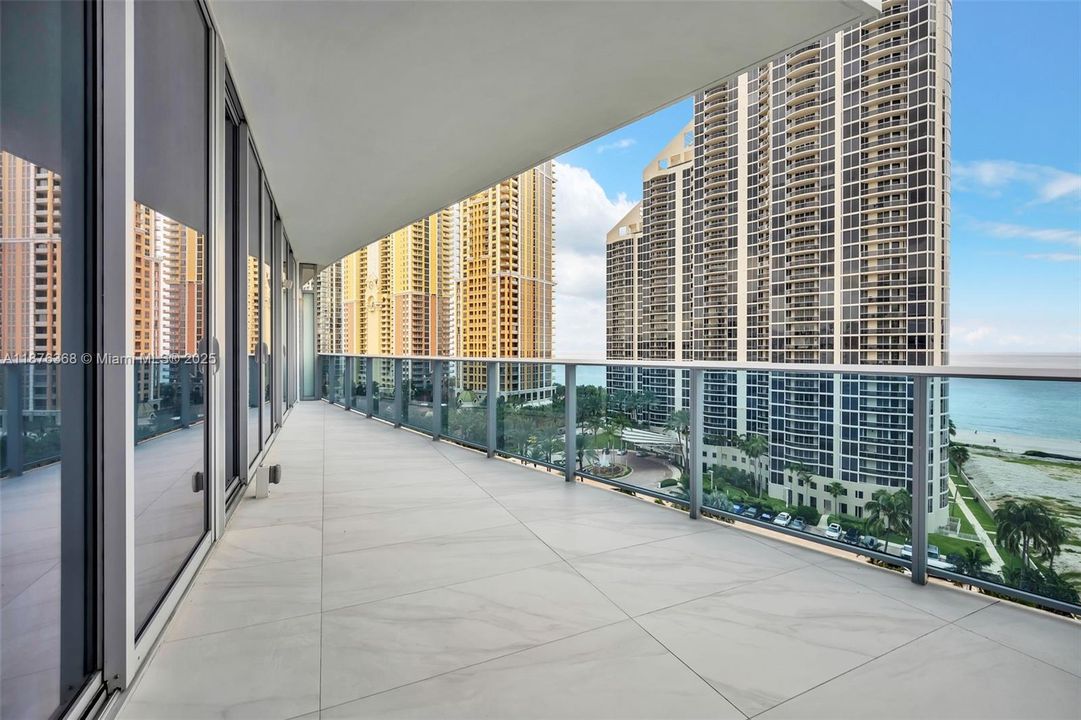 For Sale: $1,425,000 (2 beds, 2 baths, 1361 Square Feet)