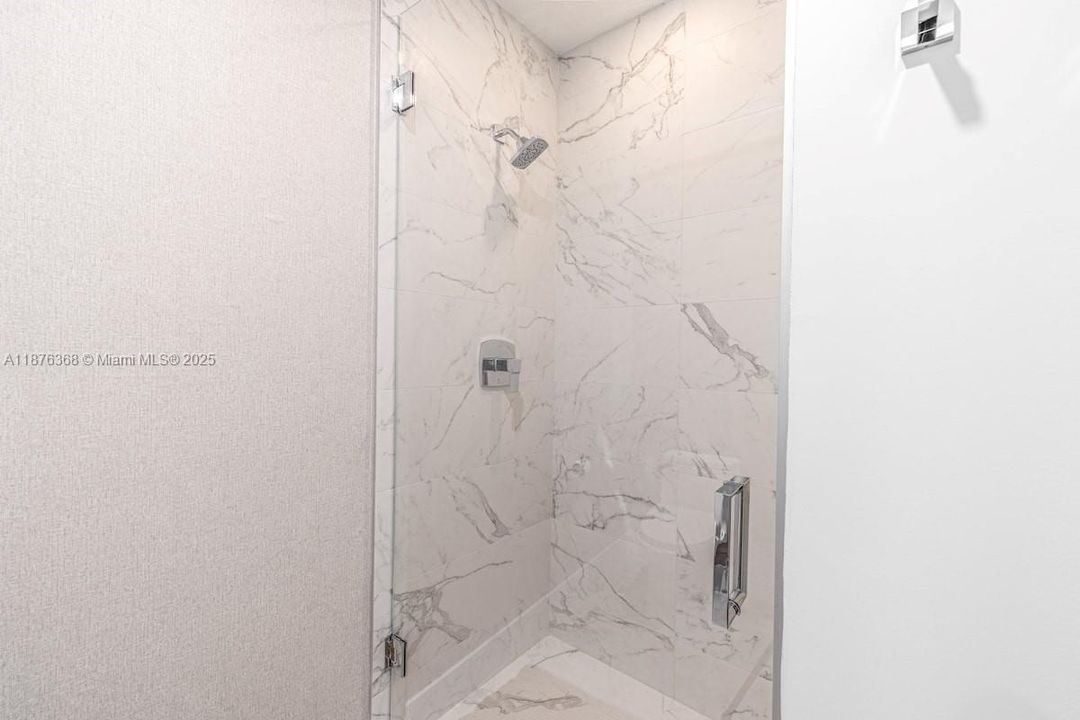 For Sale: $1,425,000 (2 beds, 2 baths, 1361 Square Feet)