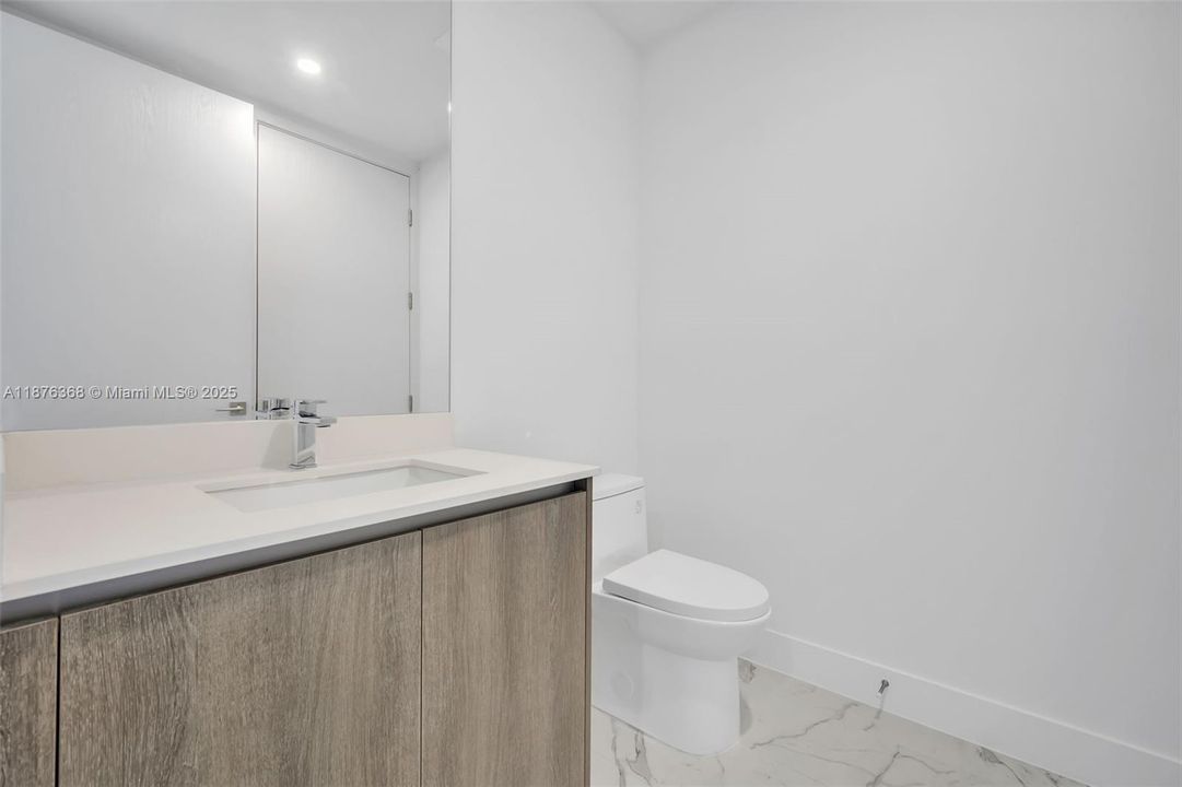 For Sale: $1,425,000 (2 beds, 2 baths, 1361 Square Feet)