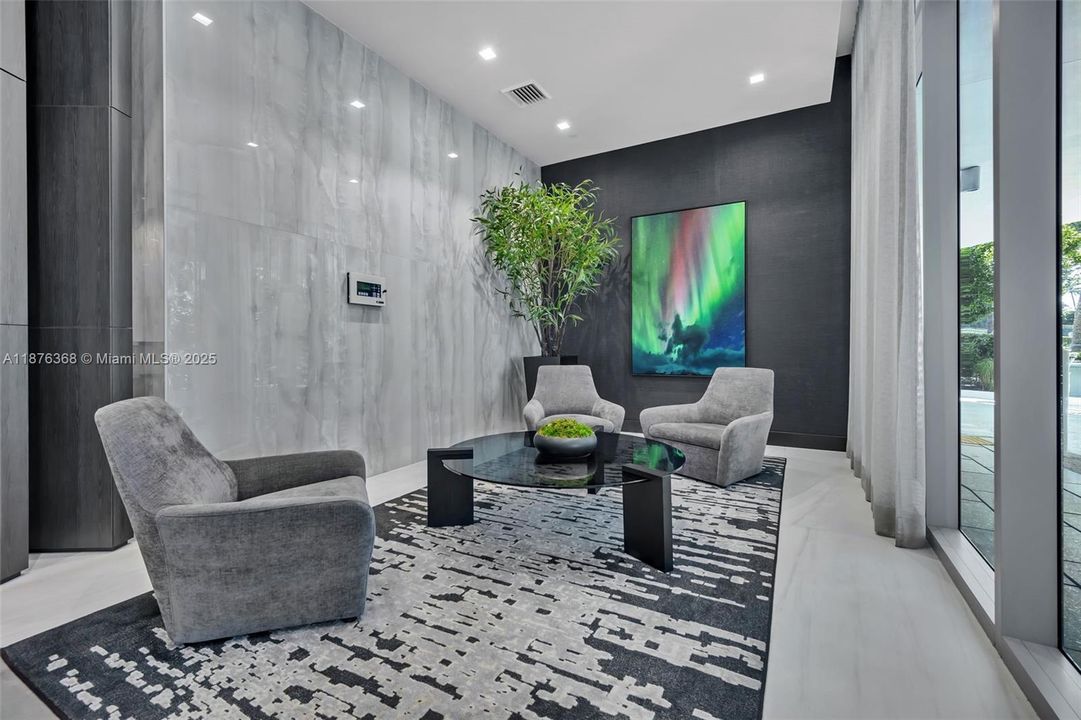 For Sale: $1,425,000 (2 beds, 2 baths, 1361 Square Feet)