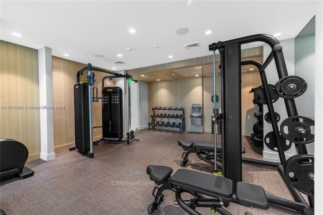 For Sale: $1,425,000 (2 beds, 2 baths, 1361 Square Feet)