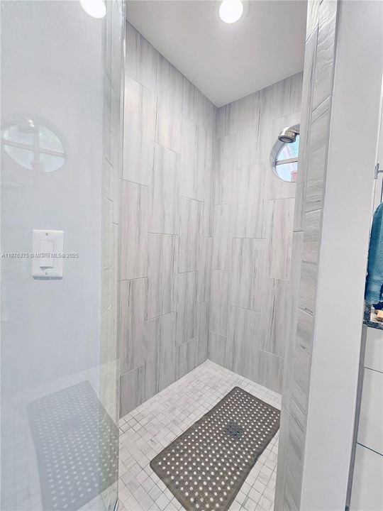 Под контрактом: $3,500 (3 спален, 2 ванн, 1206 Квадратных фут)