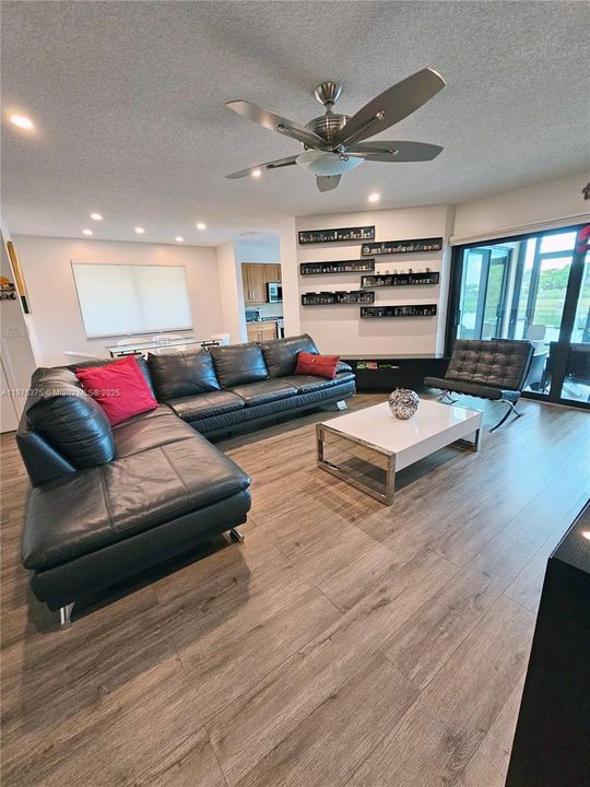 Под контрактом: $3,500 (3 спален, 2 ванн, 1206 Квадратных фут)