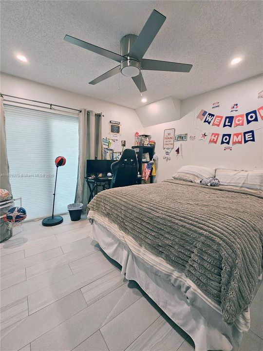 Под контрактом: $3,500 (3 спален, 2 ванн, 1206 Квадратных фут)