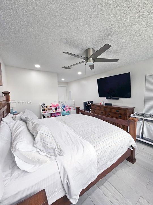 Под контрактом: $3,500 (3 спален, 2 ванн, 1206 Квадратных фут)