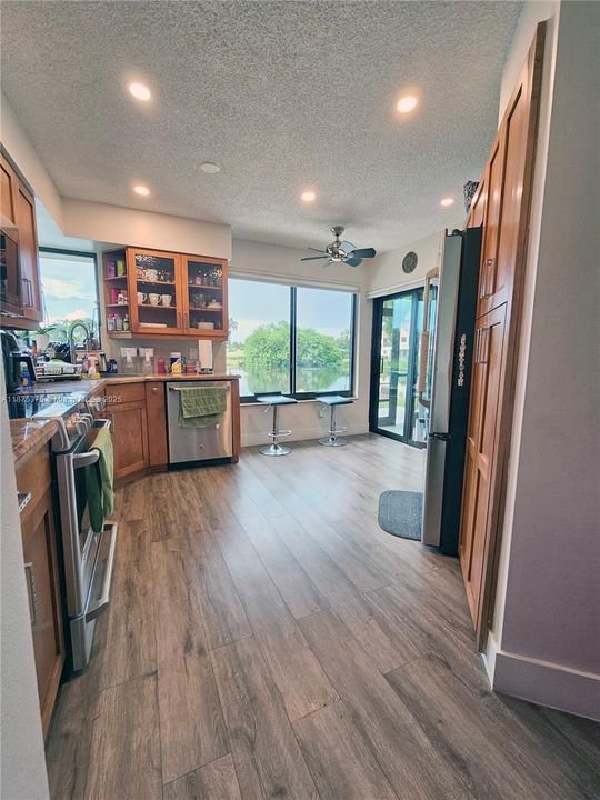 Под контрактом: $3,500 (3 спален, 2 ванн, 1206 Квадратных фут)