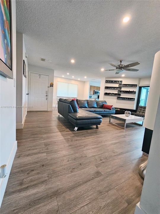 Под контрактом: $3,500 (3 спален, 2 ванн, 1206 Квадратных фут)