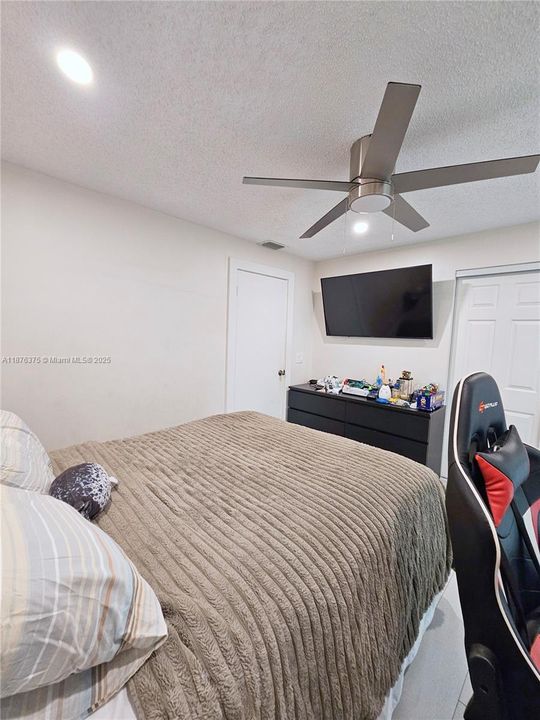 Под контрактом: $3,500 (3 спален, 2 ванн, 1206 Квадратных фут)