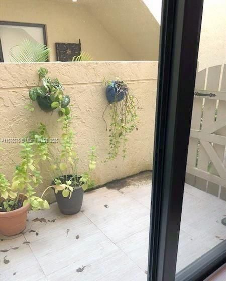 Под контрактом: $3,500 (3 спален, 2 ванн, 1206 Квадратных фут)