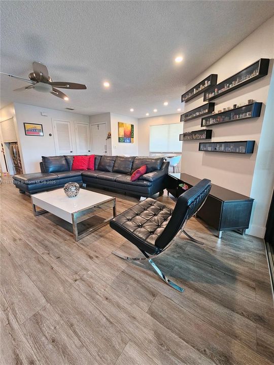 Под контрактом: $3,500 (3 спален, 2 ванн, 1206 Квадратных фут)