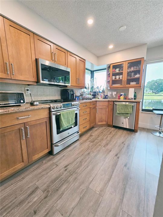 Под контрактом: $3,500 (3 спален, 2 ванн, 1206 Квадратных фут)