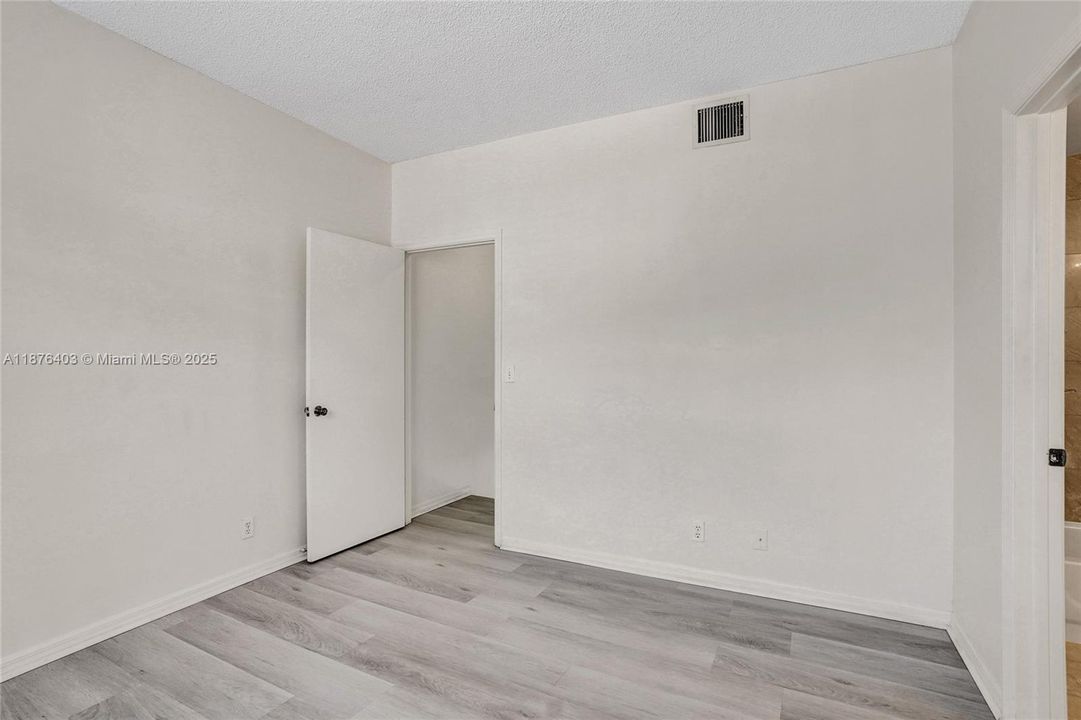 For Sale: $475,000 (2 beds, 2 baths, 1131 Square Feet)