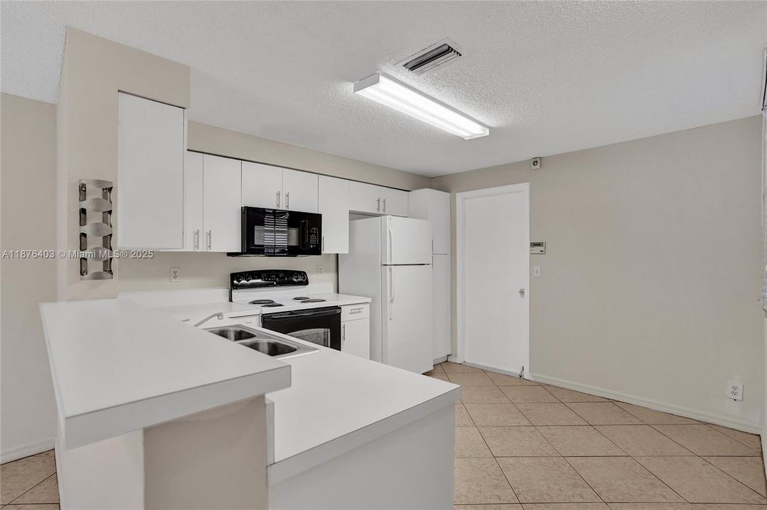 For Sale: $475,000 (2 beds, 2 baths, 1131 Square Feet)