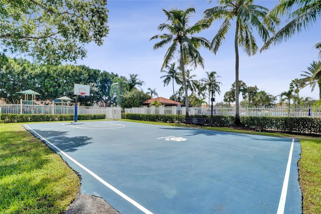 For Sale: $475,000 (2 beds, 2 baths, 1131 Square Feet)