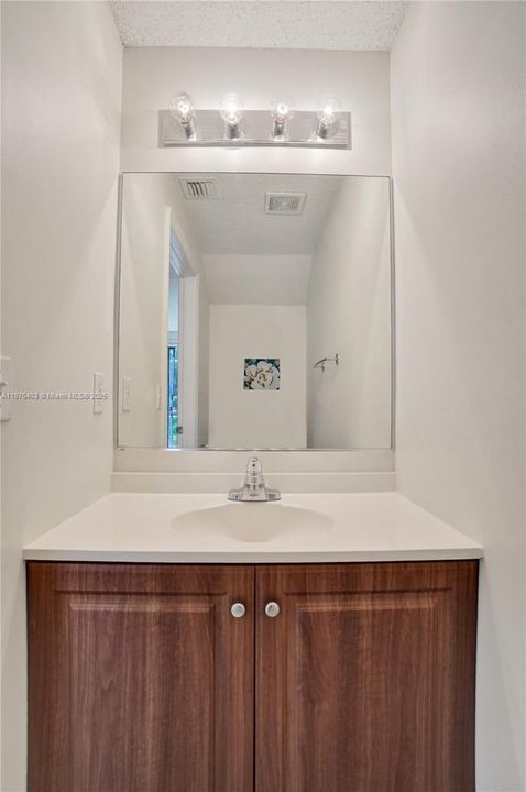 For Sale: $475,000 (2 beds, 2 baths, 1131 Square Feet)