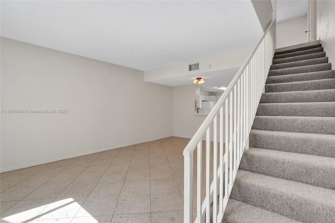 For Sale: $475,000 (2 beds, 2 baths, 1131 Square Feet)