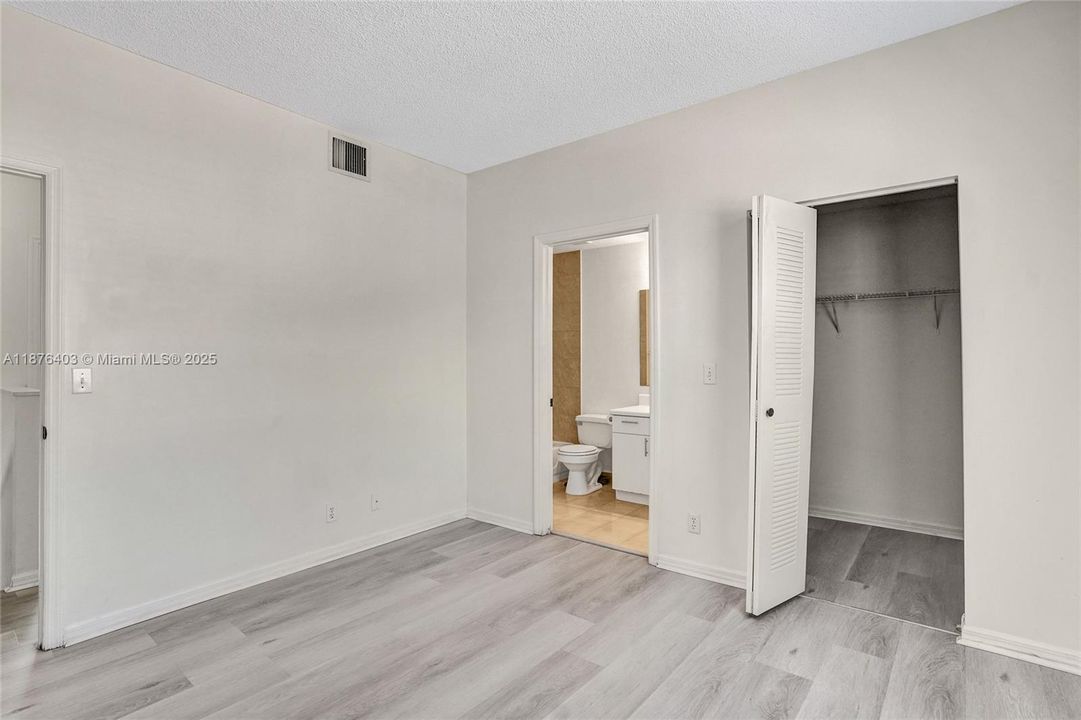 For Sale: $475,000 (2 beds, 2 baths, 1131 Square Feet)