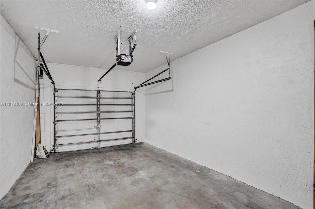 For Sale: $475,000 (2 beds, 2 baths, 1131 Square Feet)