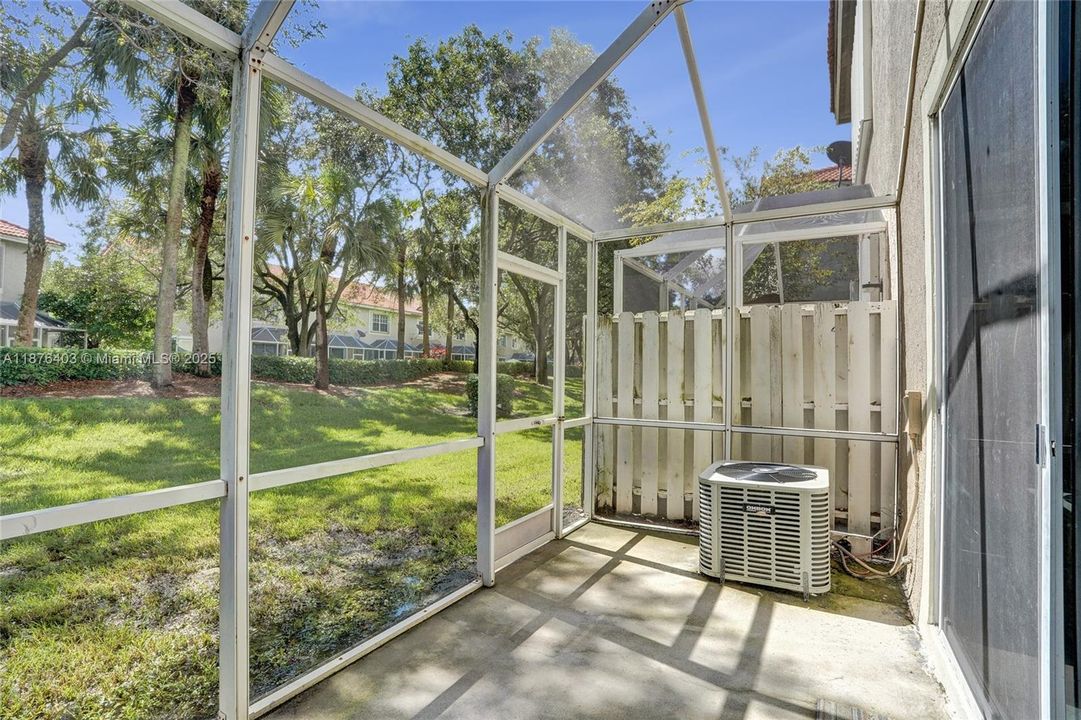 For Sale: $475,000 (2 beds, 2 baths, 1131 Square Feet)