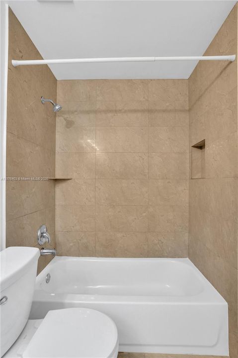 For Sale: $475,000 (2 beds, 2 baths, 1131 Square Feet)