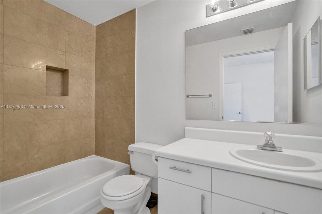 For Sale: $475,000 (2 beds, 2 baths, 1131 Square Feet)