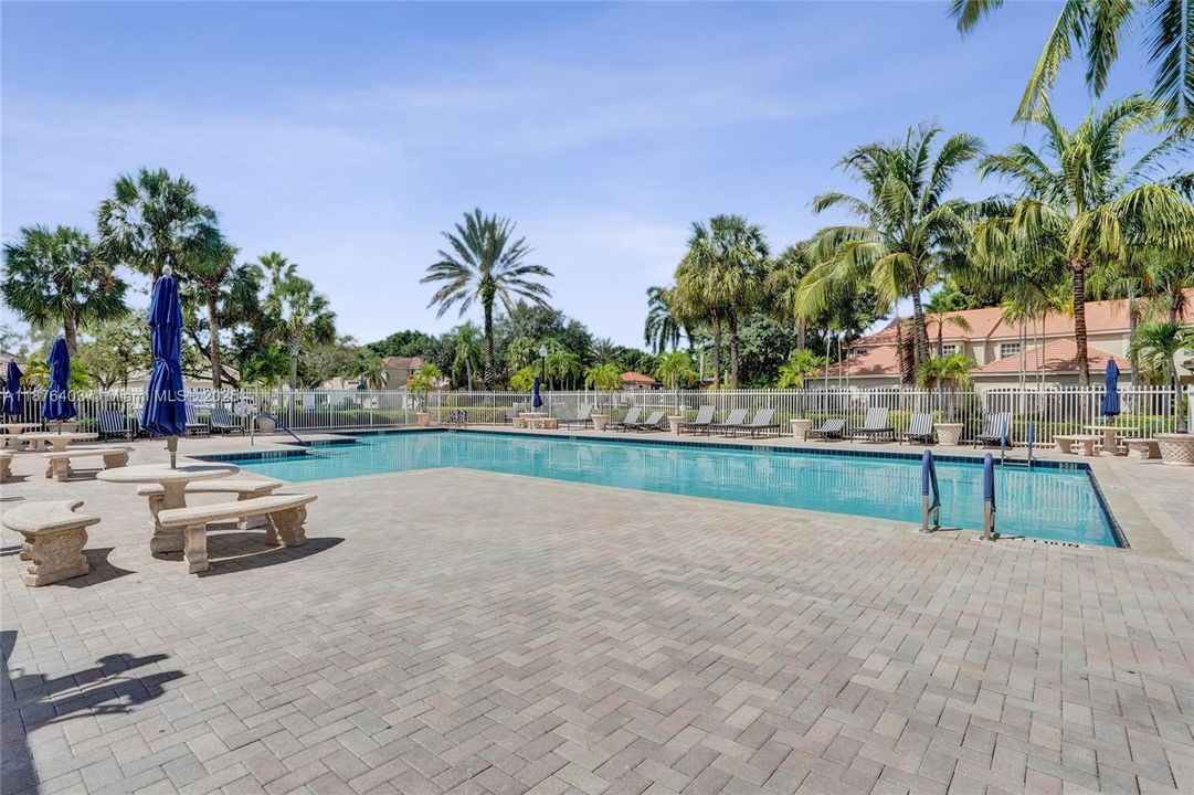 For Sale: $475,000 (2 beds, 2 baths, 1131 Square Feet)