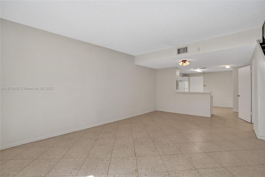 For Sale: $475,000 (2 beds, 2 baths, 1131 Square Feet)