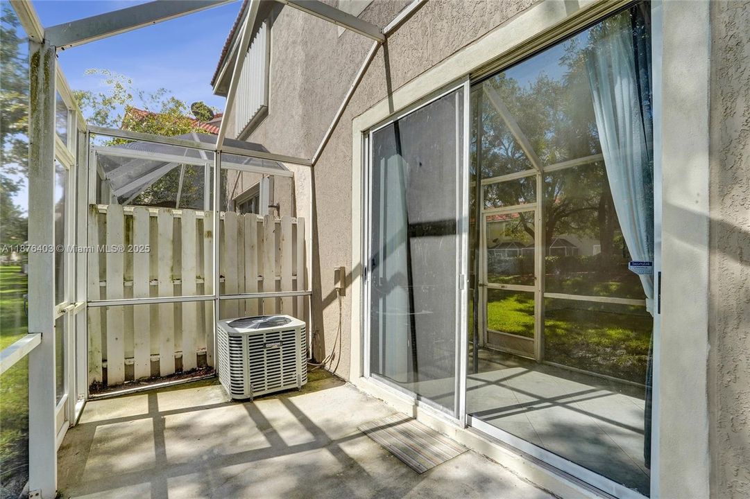 For Sale: $475,000 (2 beds, 2 baths, 1131 Square Feet)