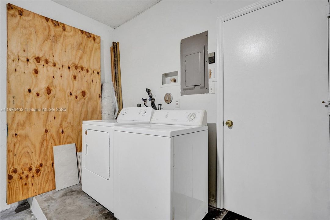 For Sale: $475,000 (2 beds, 2 baths, 1131 Square Feet)