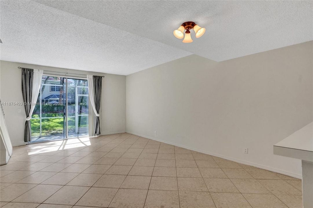 For Sale: $475,000 (2 beds, 2 baths, 1131 Square Feet)