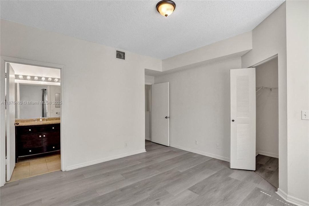 For Sale: $475,000 (2 beds, 2 baths, 1131 Square Feet)