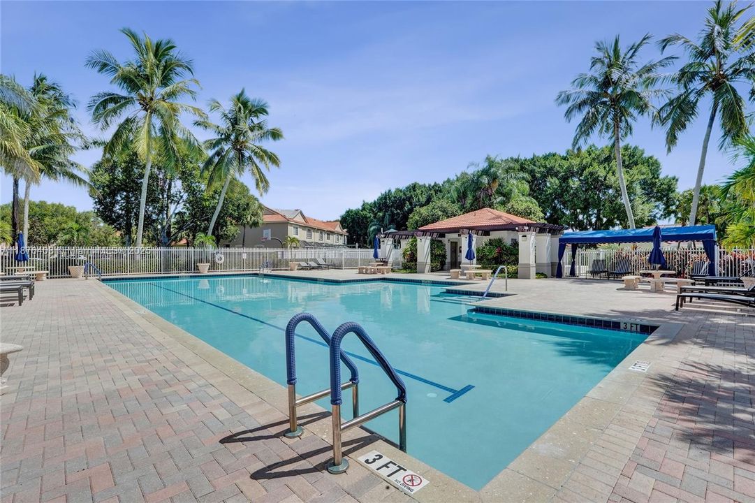 For Sale: $475,000 (2 beds, 2 baths, 1131 Square Feet)